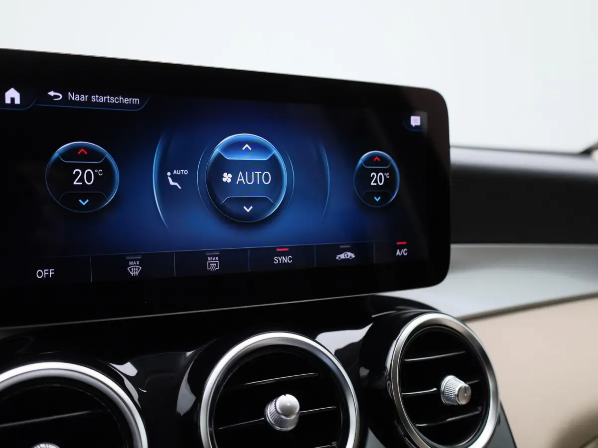 200 Business Solution Limited | Automaat | Apple Carplay / Android Auto | Achteruitrijcamera | Parkeersensoren | Stoelverwarming | Trekhaak |