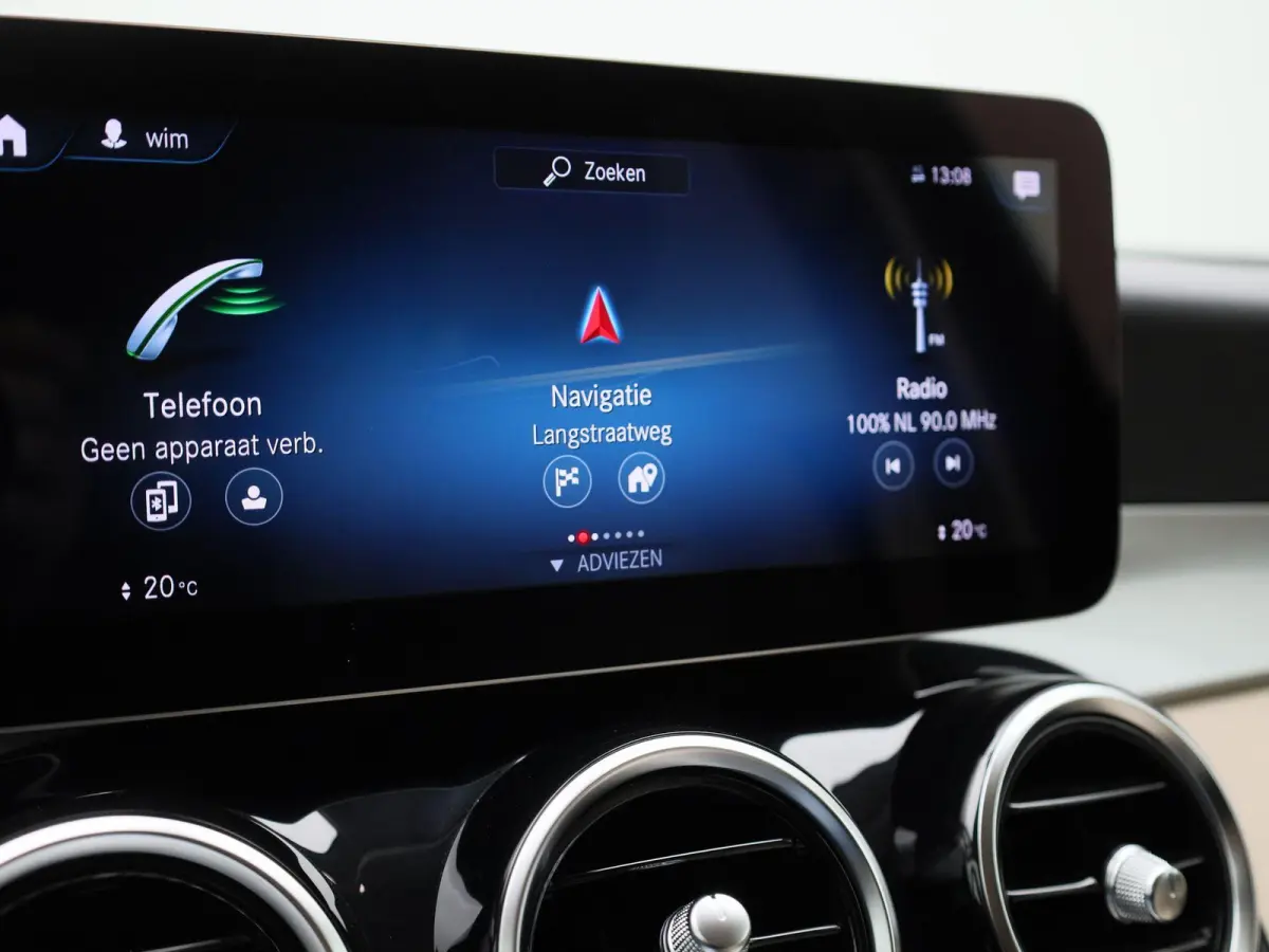 200 Business Solution Limited | Automaat | Apple Carplay / Android Auto | Achteruitrijcamera | Parkeersensoren | Stoelverwarming | Trekhaak |