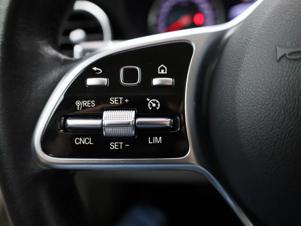 200 Business Solution Limited | Automaat | Apple Carplay / Android Auto | Achteruitrijcamera | Parkeersensoren | Stoelverwarming | Trekhaak |
