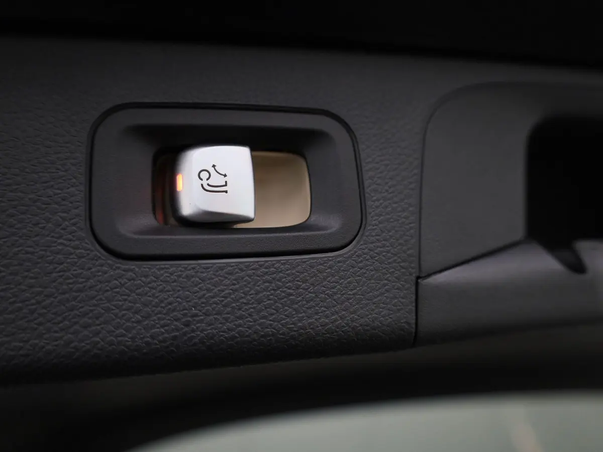 200 Business Solution Limited | Automaat | Apple Carplay / Android Auto | Achteruitrijcamera | Parkeersensoren | Stoelverwarming | Trekhaak |