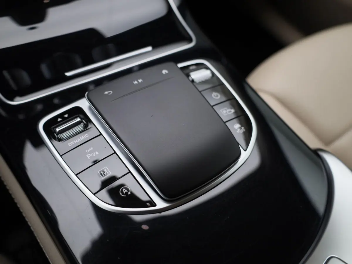 200 Business Solution Limited | Automaat | Apple Carplay / Android Auto | Achteruitrijcamera | Parkeersensoren | Stoelverwarming | Trekhaak |
