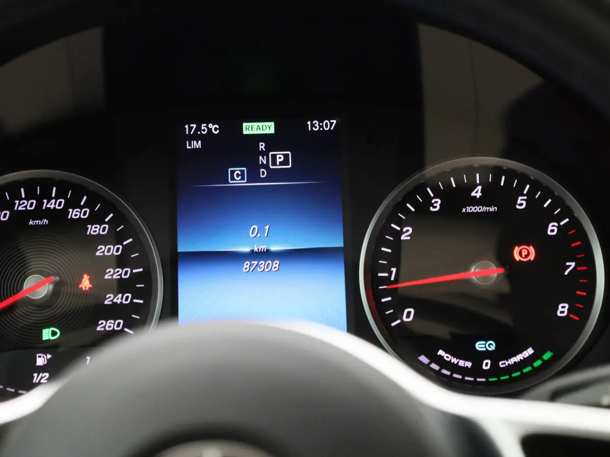 200 Business Solution Limited | Automaat | Apple Carplay / Android Auto | Achteruitrijcamera | Parkeersensoren | Stoelverwarming | Trekhaak |