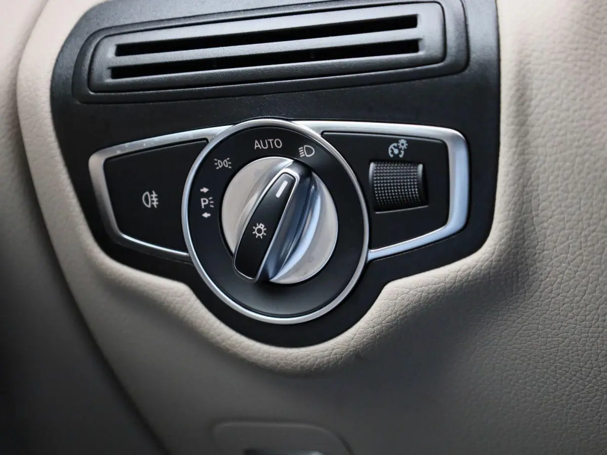 200 Business Solution Limited | Automaat | Apple Carplay / Android Auto | Achteruitrijcamera | Parkeersensoren | Stoelverwarming | Trekhaak |