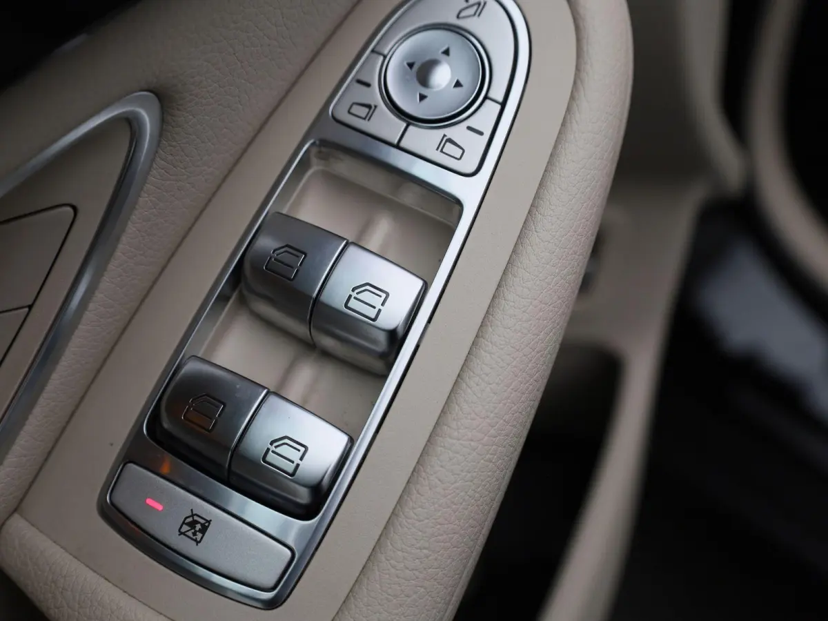 200 Business Solution Limited | Automaat | Apple Carplay / Android Auto | Achteruitrijcamera | Parkeersensoren | Stoelverwarming | Trekhaak |