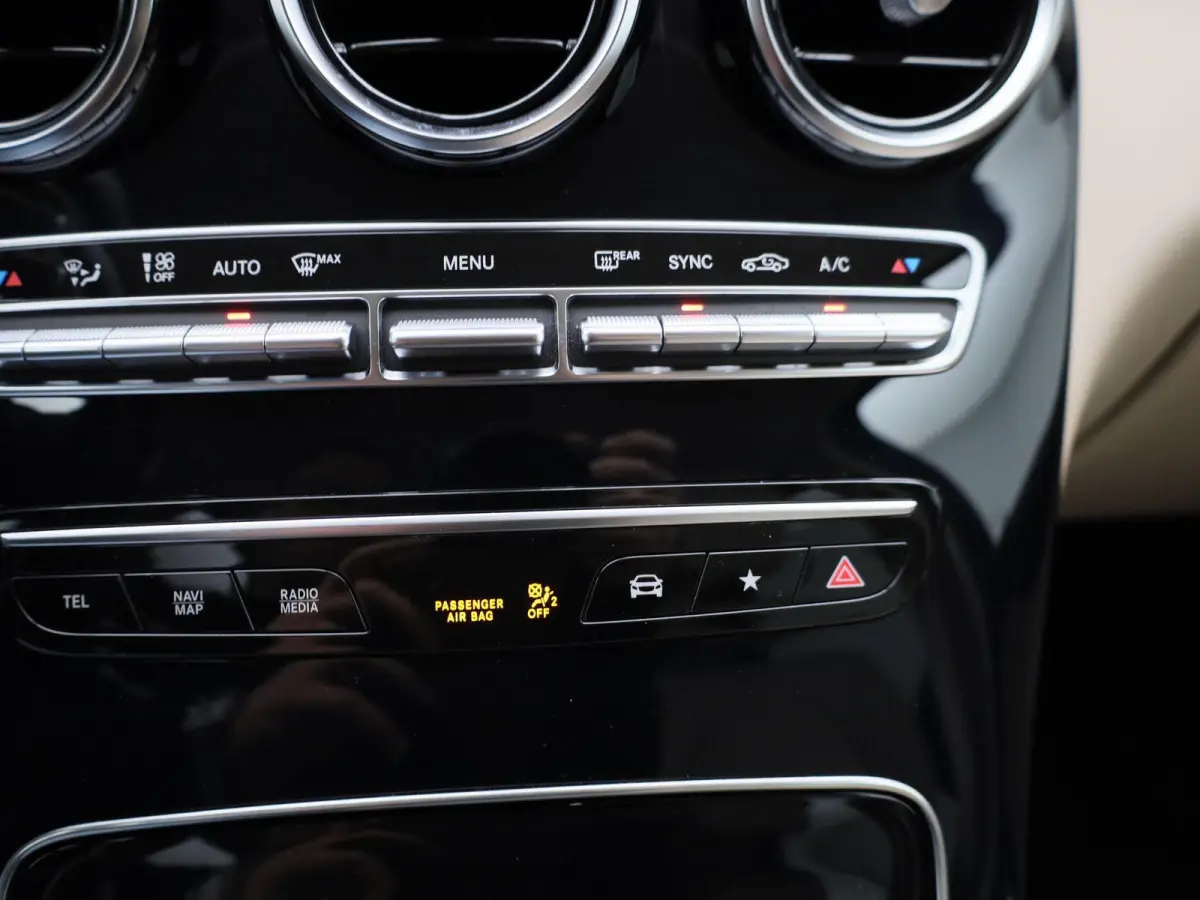 200 Business Solution Limited | Automaat | Apple Carplay / Android Auto | Achteruitrijcamera | Parkeersensoren | Stoelverwarming | Trekhaak |