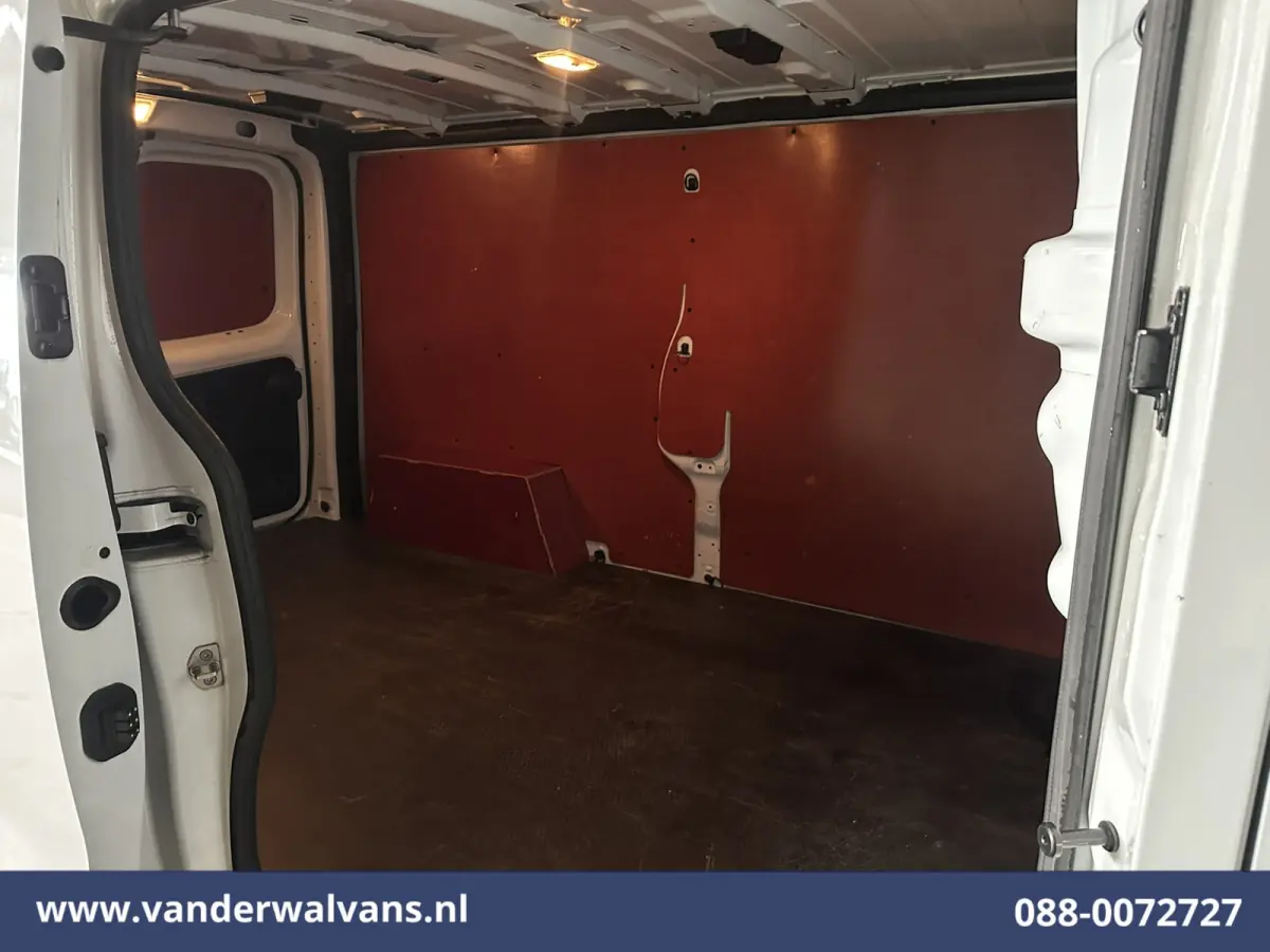 2.0 dCi 150pk L2H1 Facelift SPORT Euro6 Airco | Camera | Navigatie | LED | Trekhaak Cruisecontrol, Dakdragers, Parkeersensoren, Bijrijdersbank