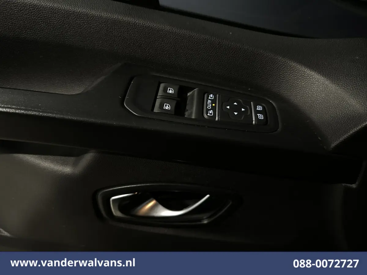 2.0 dCi 150pk L2H1 Facelift SPORT Euro6 Airco | Camera | Navigatie | LED | Trekhaak Cruisecontrol, Dakdragers, Parkeersensoren, Bijrijdersbank