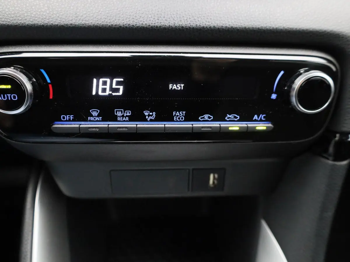 1.5 Hybrid Active | Automaat | Apple Carplay / Android Auto | Cruise Control | Achteruitrijcamera | Climate Control |