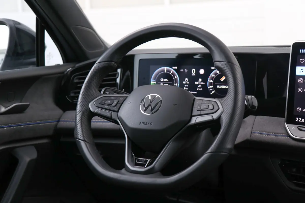 1.5 eHybrid 272pk R-Line | SoH 99% | Trekhaak | 360 Camera | Navigatie | Stoelverwarming