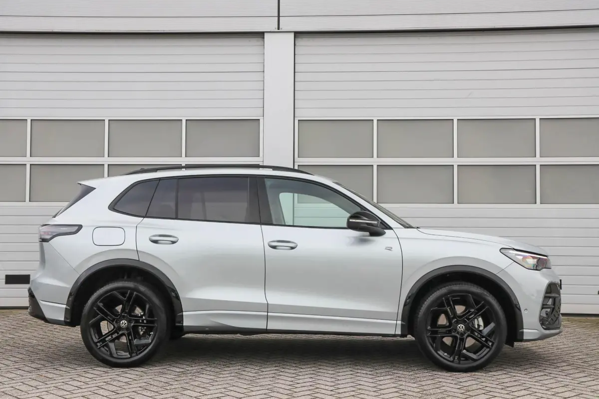 1.5 eHybrid 272pk R-Line | SoH 99% | Trekhaak | 360 Camera | Navigatie | Stoelverwarming