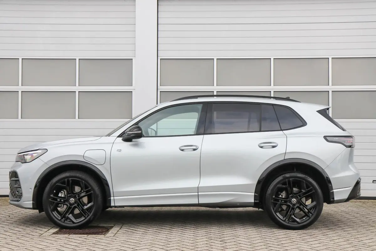 1.5 eHybrid 272pk R-Line | SoH 99% | Trekhaak | 360 Camera | Navigatie | Stoelverwarming