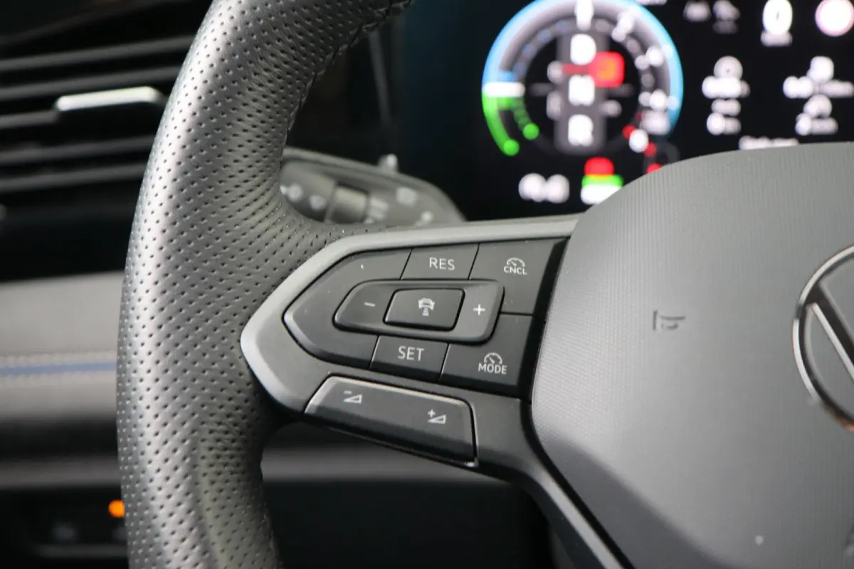 1.5 eHybrid 272pk R-Line | SoH 99% | Trekhaak | 360 Camera | Navigatie | Stoelverwarming