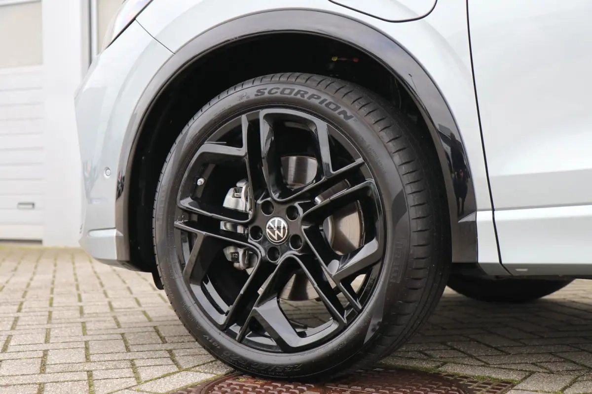 1.5 eHybrid 272pk R-Line | SoH 99% | Trekhaak | 360 Camera | Navigatie | Stoelverwarming