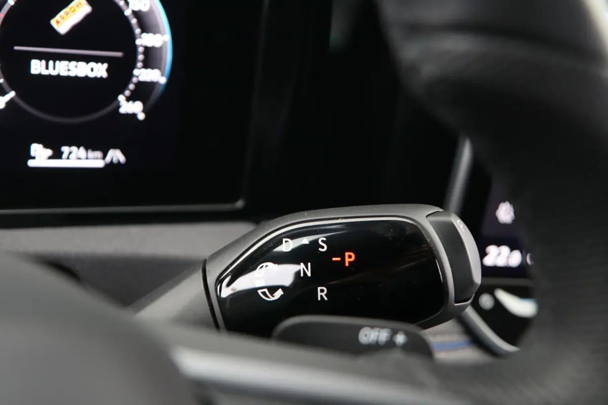 1.5 eHybrid 272pk R-Line | SoH 99% | Trekhaak | 360 Camera | Navigatie | Stoelverwarming