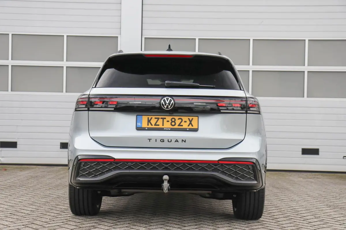 1.5 eHybrid 272pk R-Line | SoH 99% | Trekhaak | 360 Camera | Navigatie | Stoelverwarming