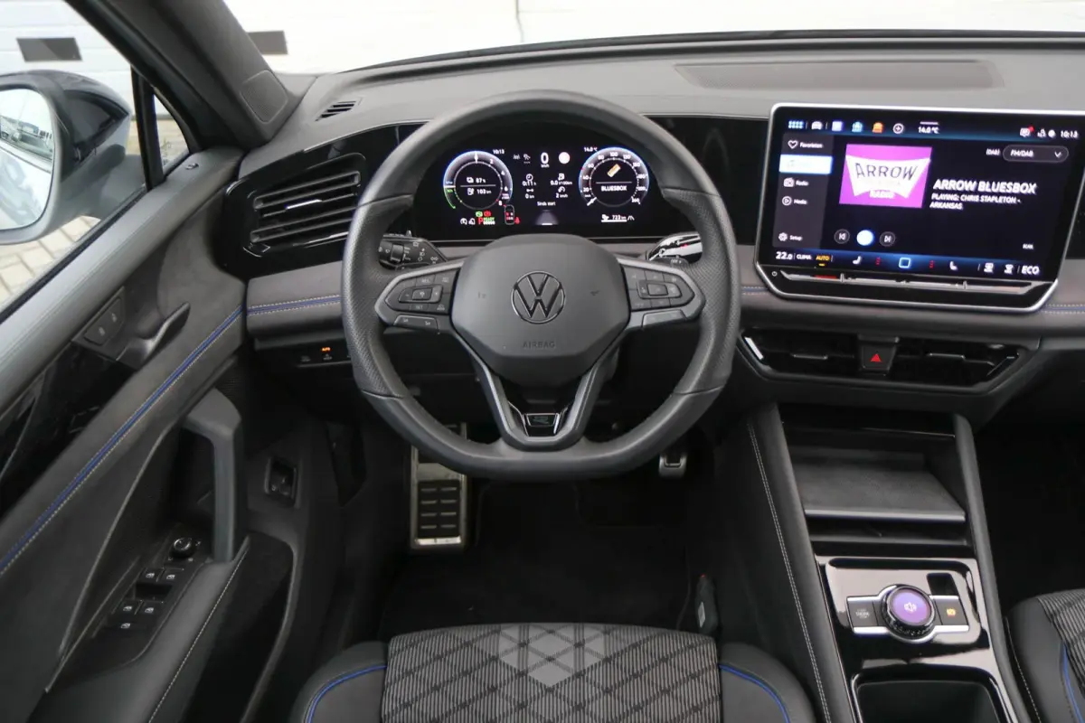 1.5 eHybrid 272pk R-Line | SoH 99% | Trekhaak | 360 Camera | Navigatie | Stoelverwarming