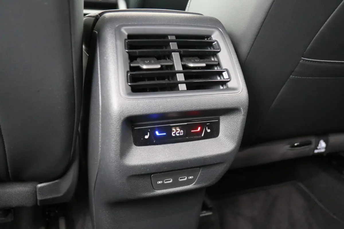 1.5 eHybrid 272pk R-Line | SoH 99% | Trekhaak | 360 Camera | Navigatie | Stoelverwarming