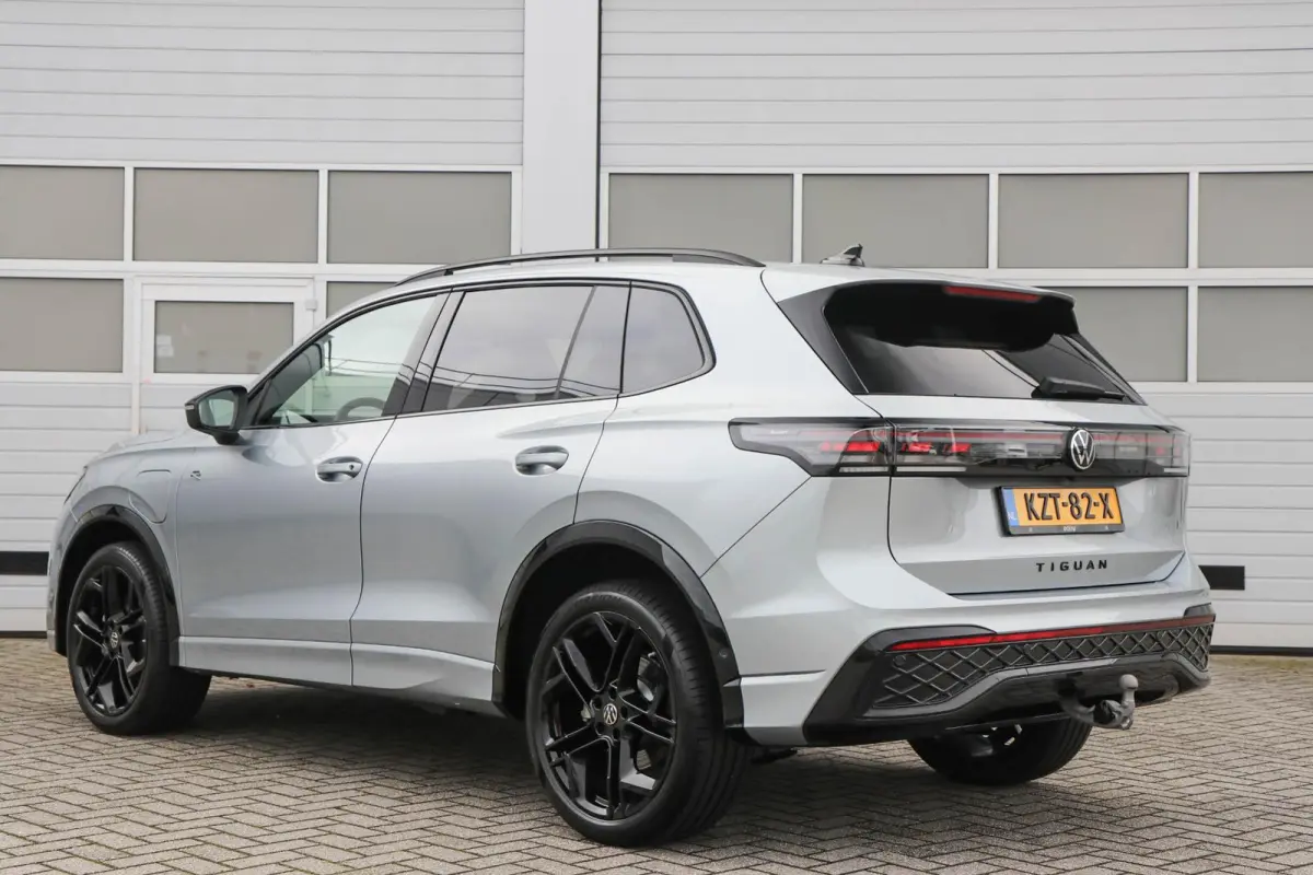 1.5 eHybrid 272pk R-Line | SoH 99% | Trekhaak | 360 Camera | Navigatie | Stoelverwarming