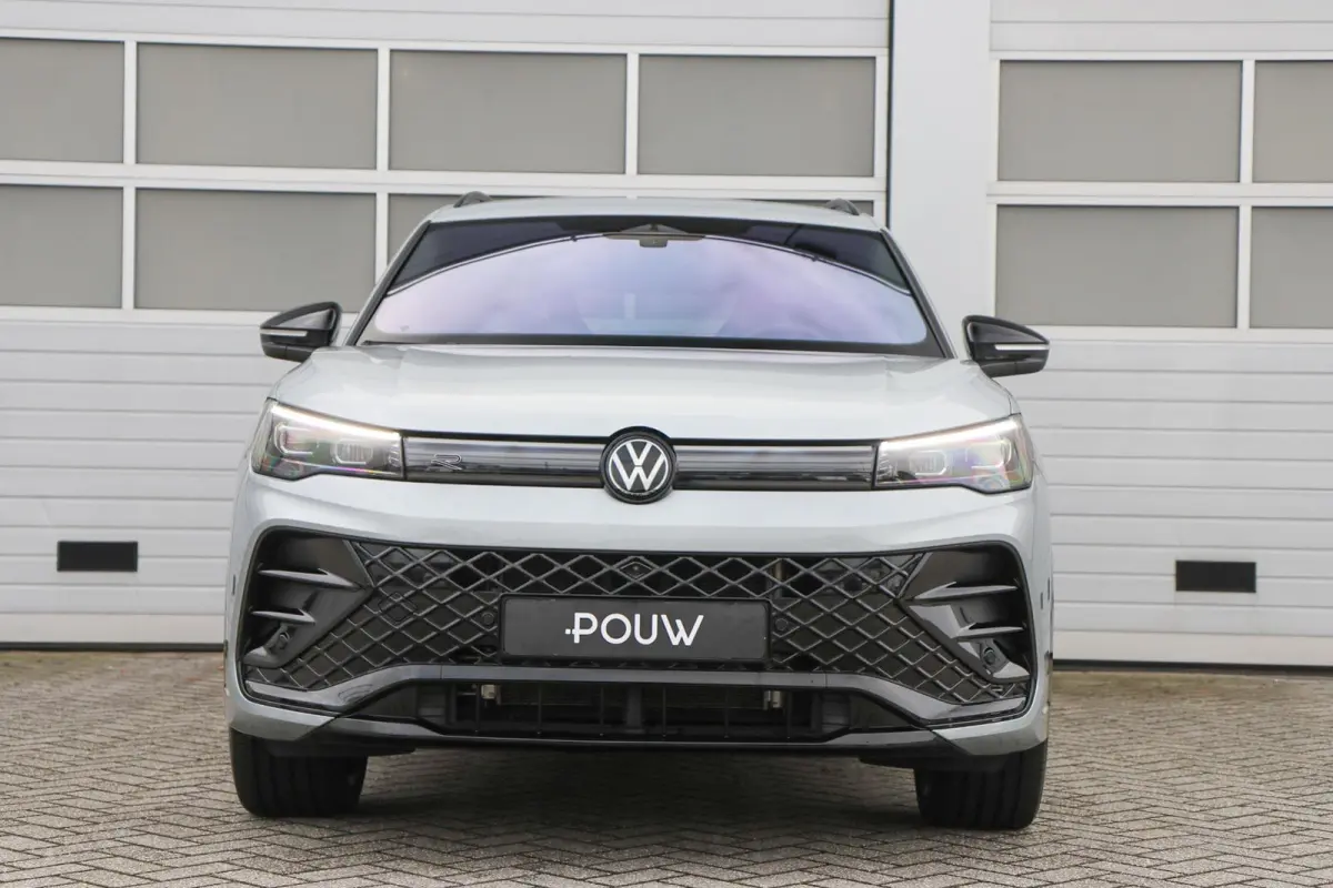 1.5 eHybrid 272pk R-Line | SoH 99% | Trekhaak | 360 Camera | Navigatie | Stoelverwarming