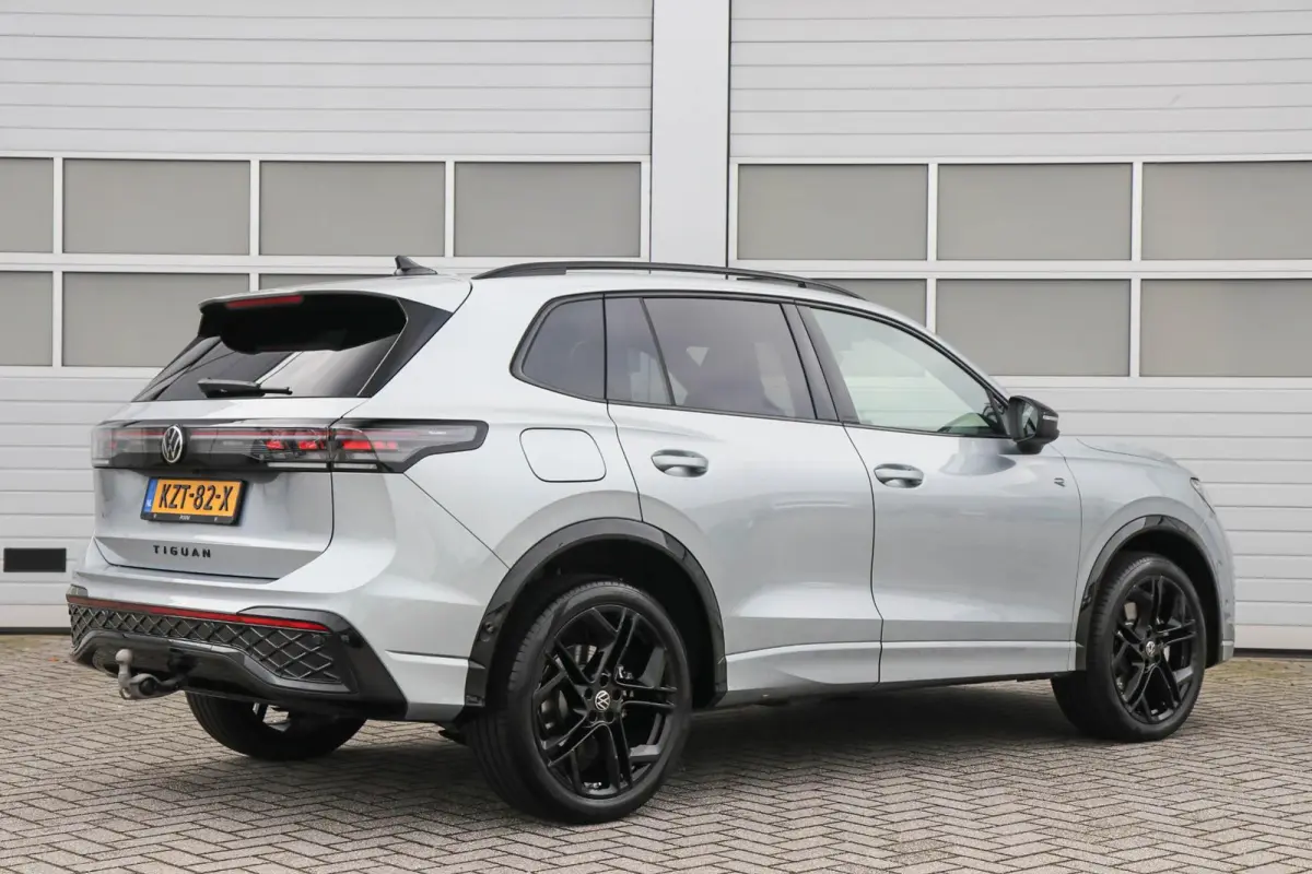 1.5 eHybrid 272pk R-Line | SoH 99% | Trekhaak | 360 Camera | Navigatie | Stoelverwarming