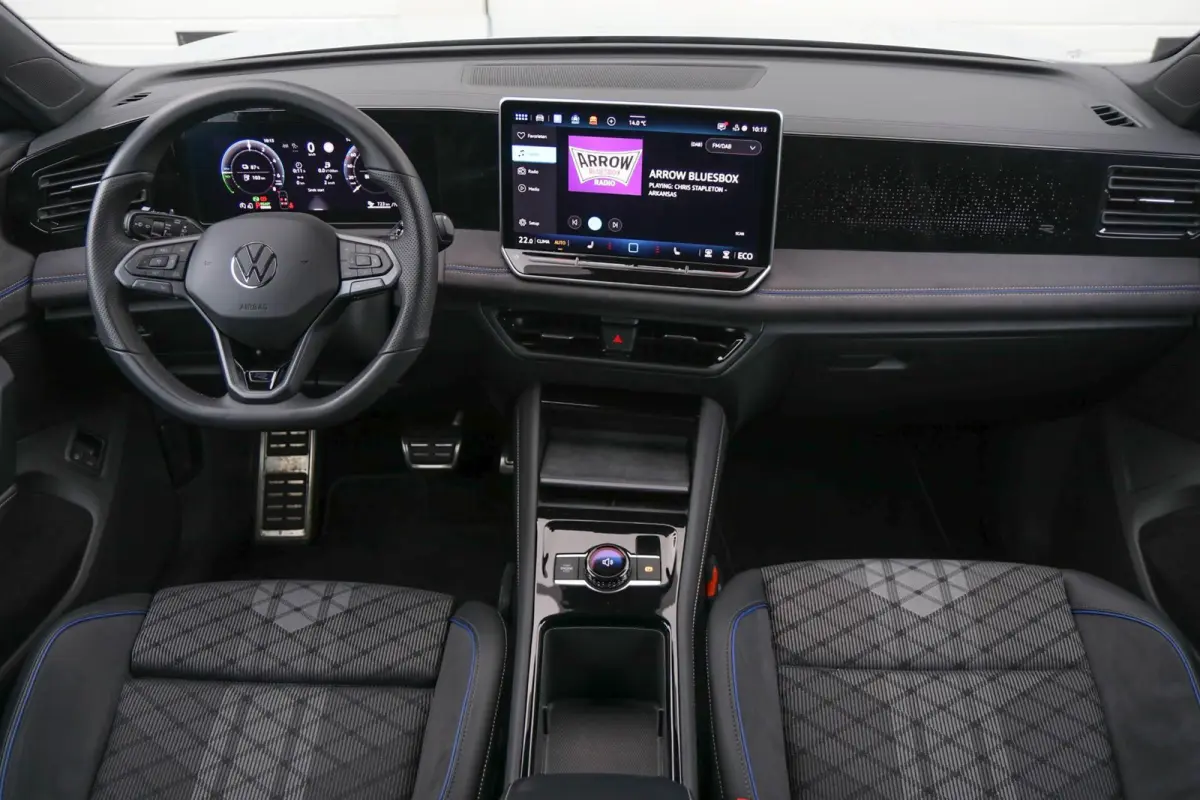 1.5 eHybrid 272pk R-Line | SoH 99% | Trekhaak | 360 Camera | Navigatie | Stoelverwarming