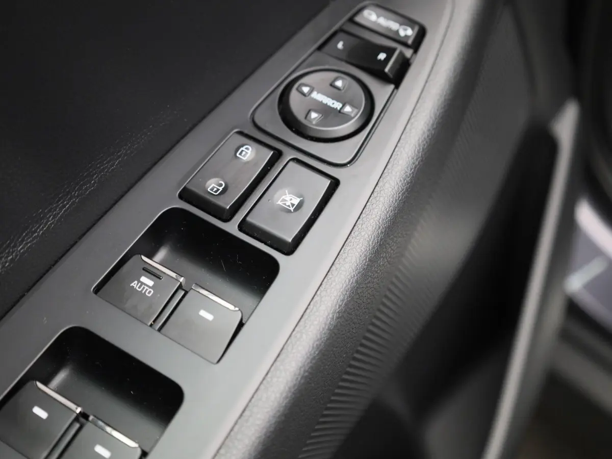 1.6 T-GDi Premium 4WD | Automaat | Achteruitrijcamera | Parkeersensoren | Panoramadak | Panoramadak | Stoelverwarming | Stuurverwarming |