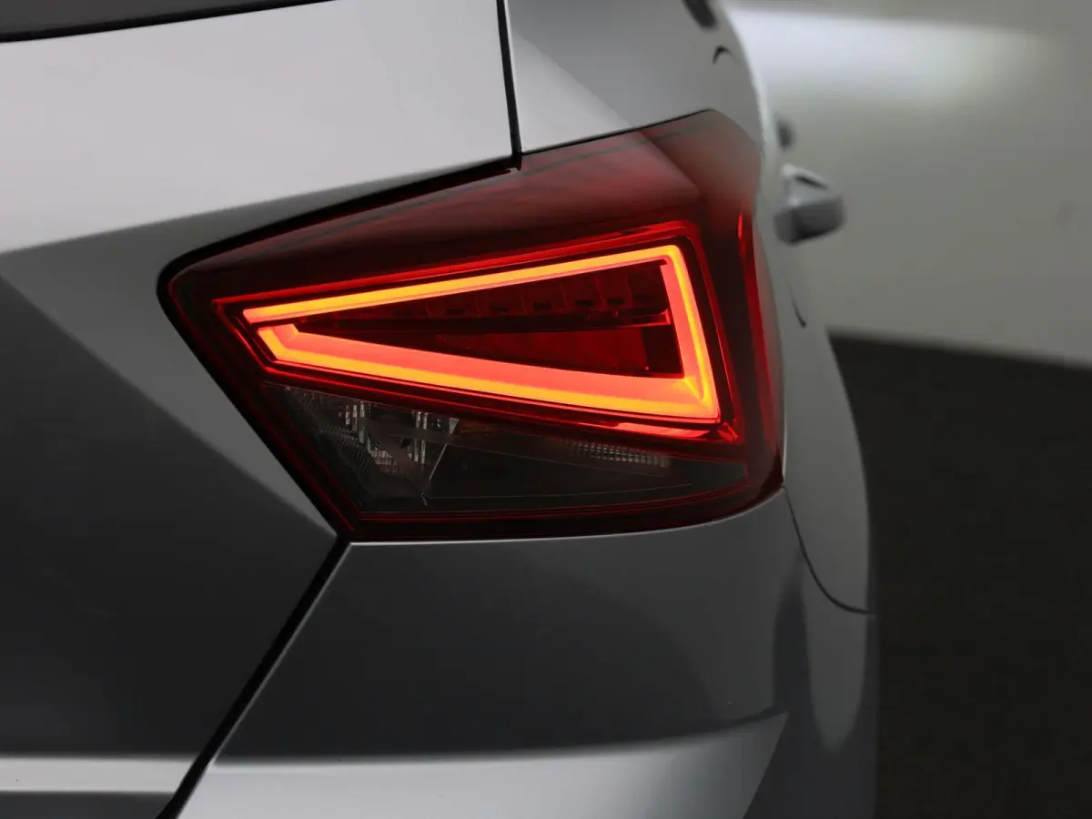 1.0 TSI Style Business Intense Plus | Apple Carplay / Android Auto | Achteruitrijcamera | Parkeersensoren | Stoelverwarming |