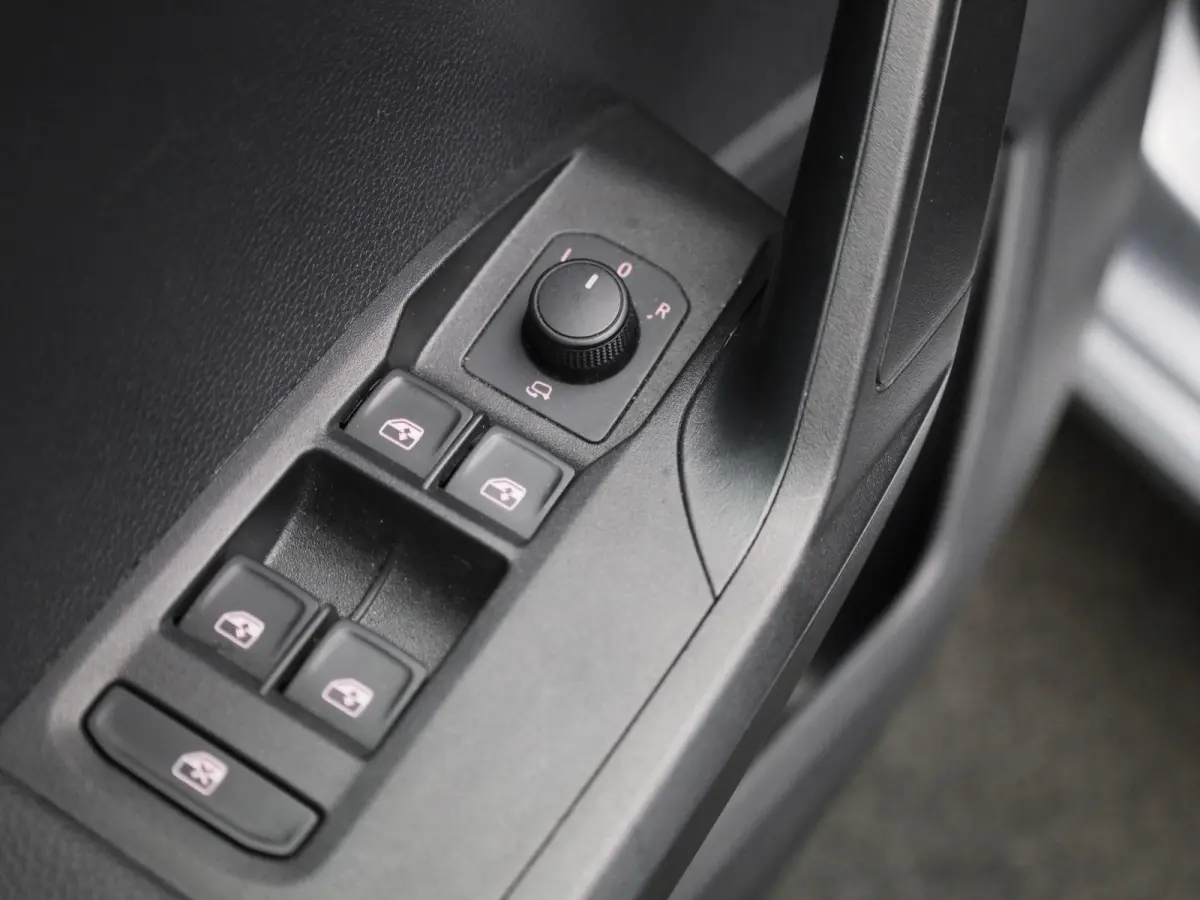 1.0 TSI Style Business Intense Plus | Apple Carplay / Android Auto | Achteruitrijcamera | Parkeersensoren | Stoelverwarming |