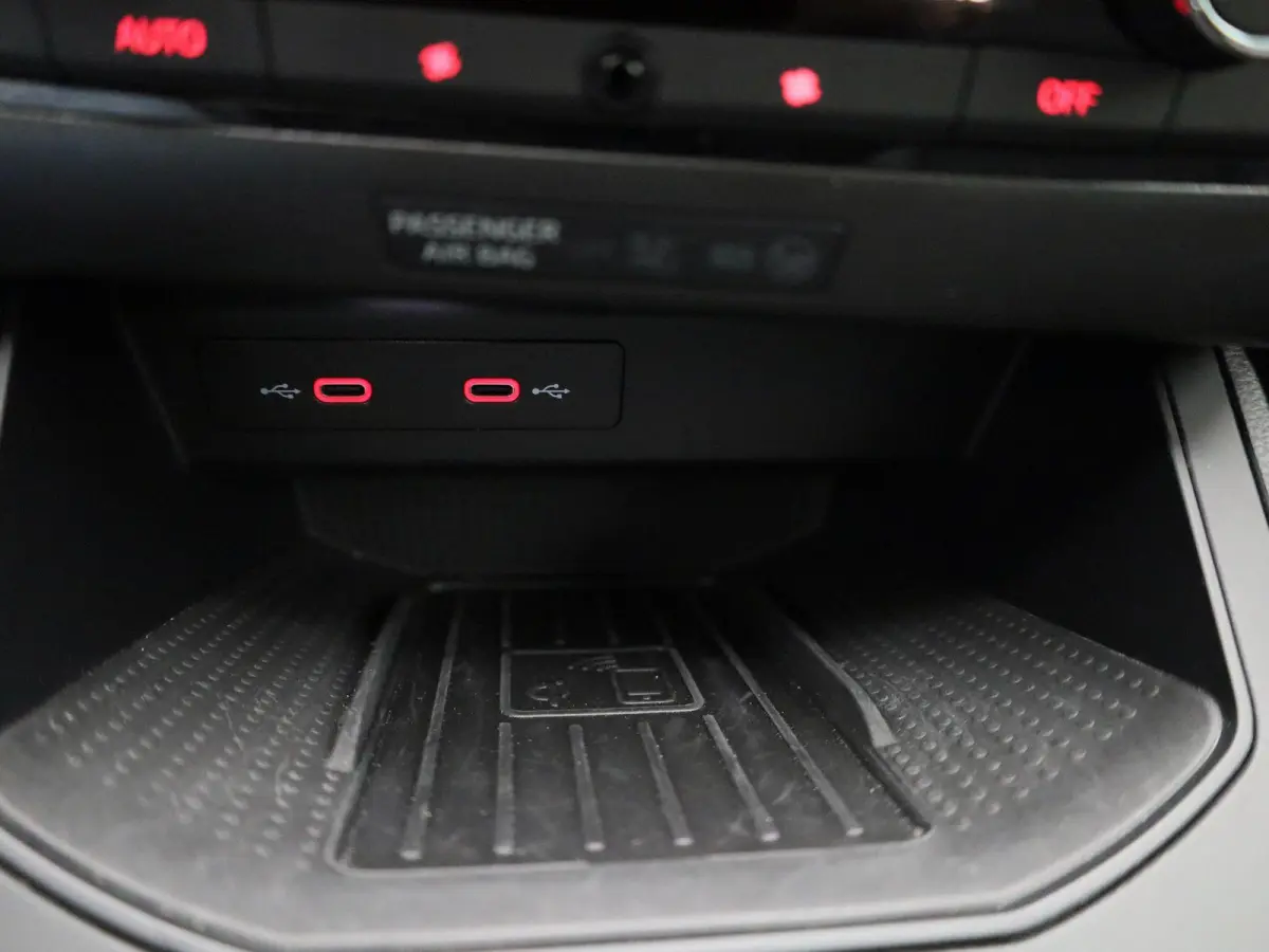1.0 TSI Style Business Intense Plus | Apple Carplay / Android Auto | Achteruitrijcamera | Parkeersensoren | Stoelverwarming |