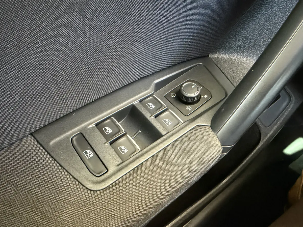 1.4 TSI Comfortline Business / 150PK / Pano / Trekhaak (1.600KG) / 20'' LM / Carplay /