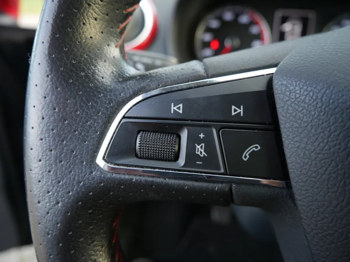 1.0 EcoTSI 110pk FR Connect Sound upgrade