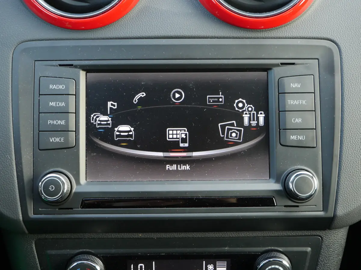 1.0 EcoTSI 110pk FR Connect Sound upgrade