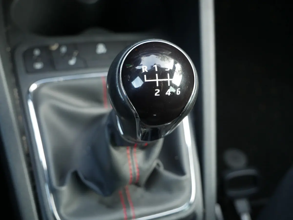 1.0 EcoTSI 110pk FR Connect Sound upgrade