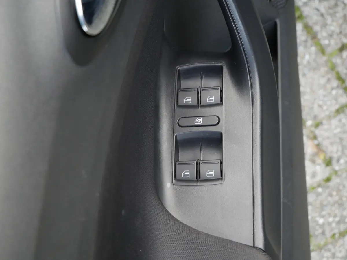 1.0 EcoTSI 110pk FR Connect Sound upgrade