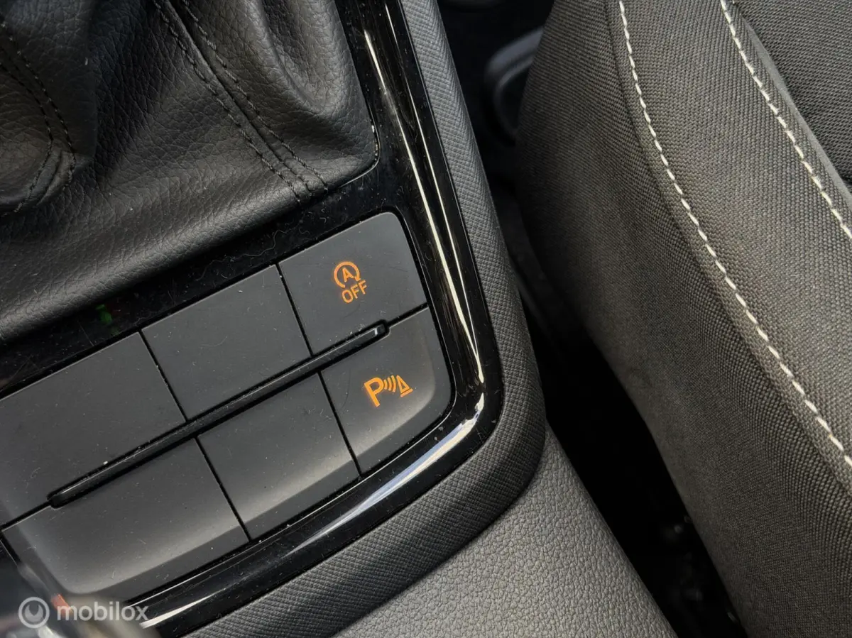 1.0 TSI Sport Business | Panoramadak | Clima | Sportstoelen | LM Velgen |