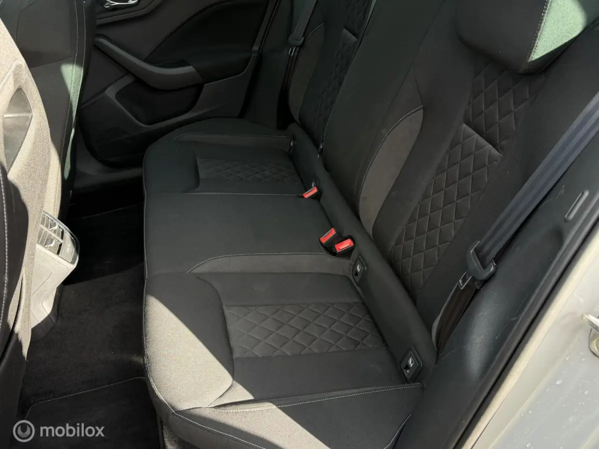 1.0 TSI Sport Business | Panoramadak | Clima | Sportstoelen | LM Velgen |
