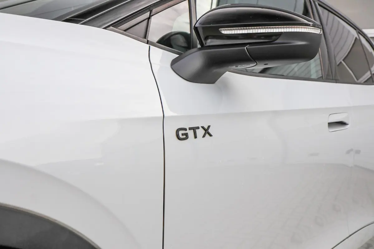 GTX 300pk 4Motion 77 kWh | SoH 91% | Panoramadak | Navigatie | Warmtepomp | Achteruitrijcamera | Stoelverwarming