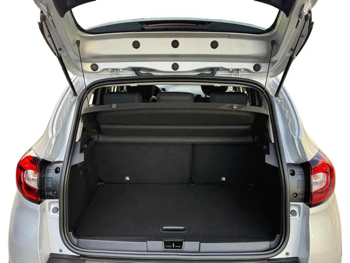 1.3 TCe Intens | Winterset + Zomerset | Trekhaak | Automaat | Camera | Keyless | LED | Dodehoek | Bluetooth | Navi | Lichtmetalen Velgen | 1 Jaar Bovag Garantie |