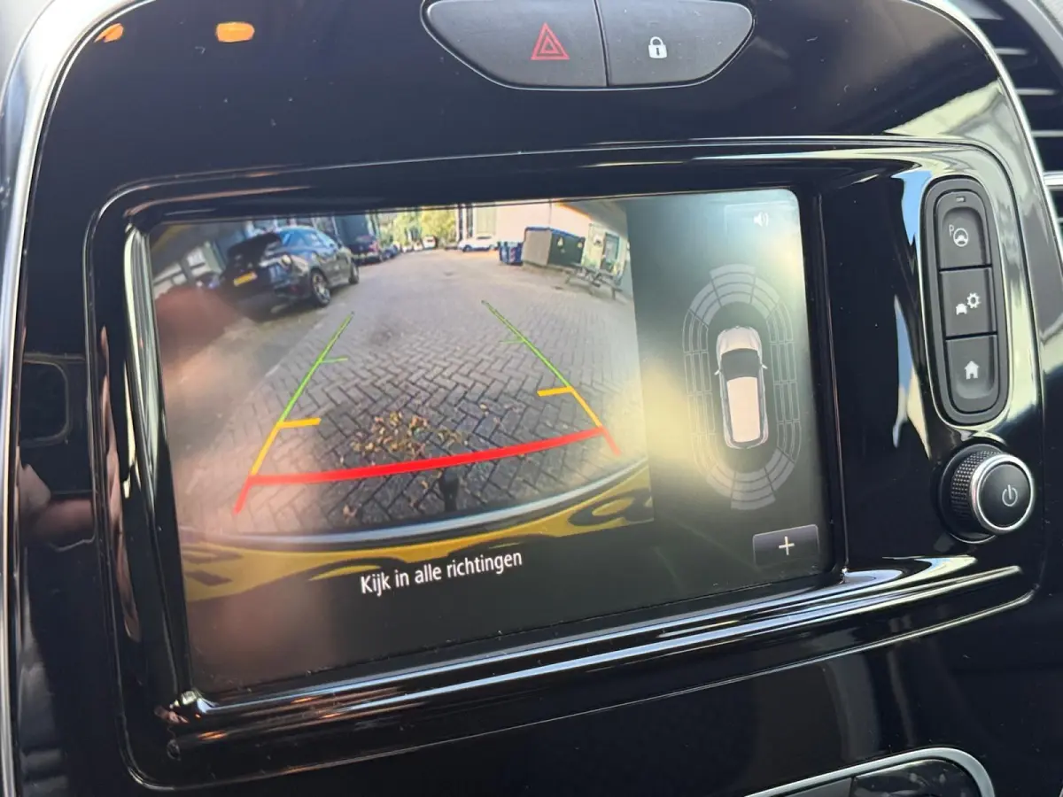 1.3 TCe Intens | Winterset + Zomerset | Trekhaak | Automaat | Camera | Keyless | LED | Dodehoek | Bluetooth | Navi | Lichtmetalen Velgen | 1 Jaar Bovag Garantie |