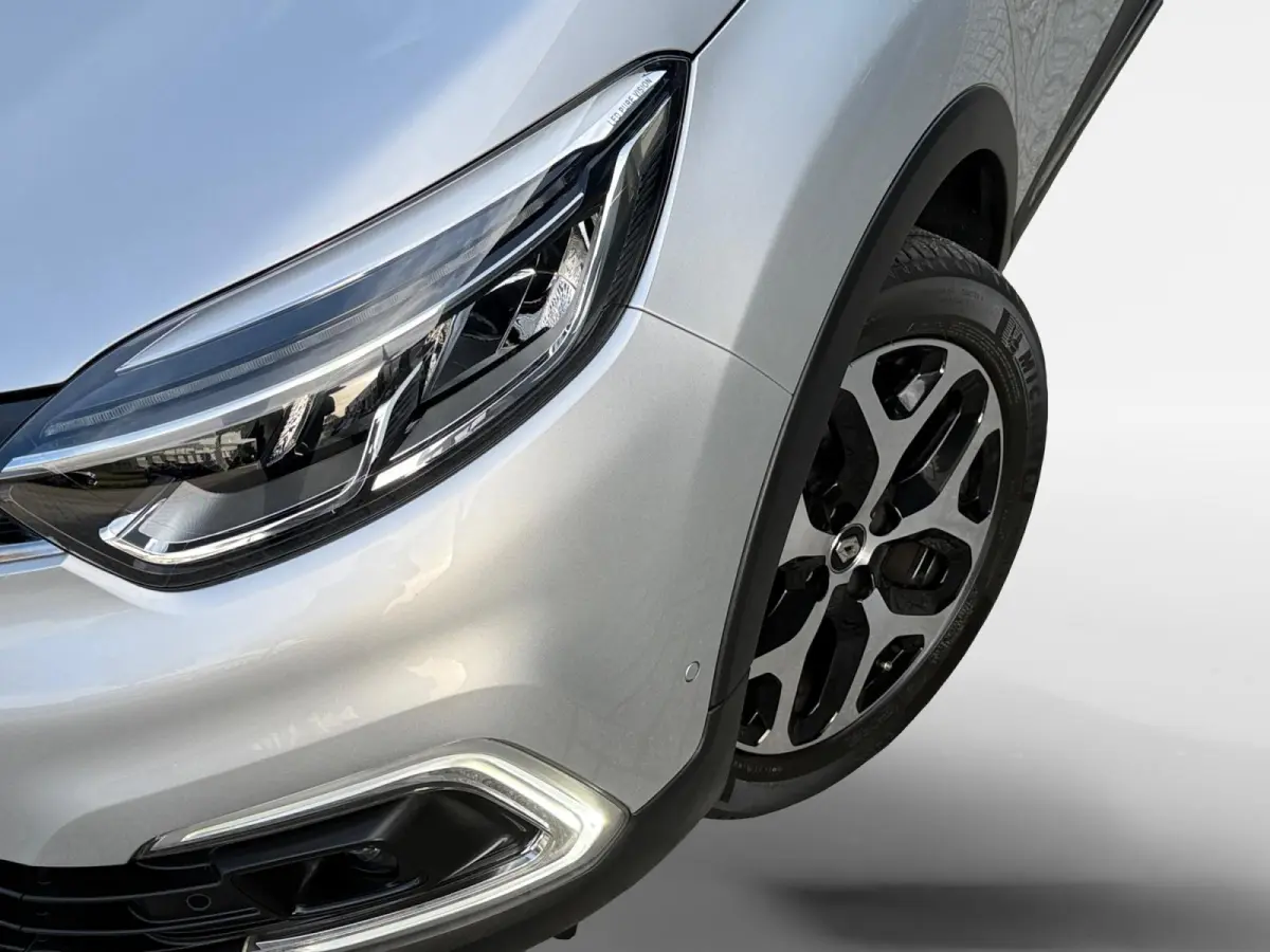 1.3 TCe Intens | Winterset + Zomerset | Trekhaak | Automaat | Camera | Keyless | LED | Dodehoek | Bluetooth | Navi | Lichtmetalen Velgen | 1 Jaar Bovag Garantie |