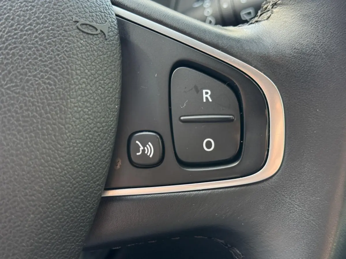 1.3 TCe Intens | Winterset + Zomerset | Trekhaak | Automaat | Camera | Keyless | LED | Dodehoek | Bluetooth | Navi | Lichtmetalen Velgen | 1 Jaar Bovag Garantie |