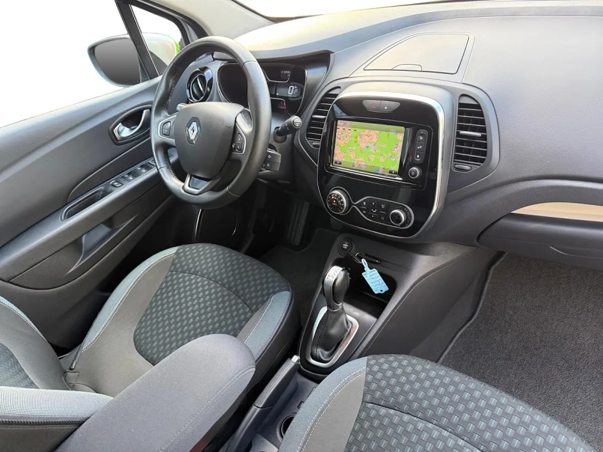1.3 TCe Intens | Winterset + Zomerset | Trekhaak | Automaat | Camera | Keyless | LED | Dodehoek | Bluetooth | Navi | Lichtmetalen Velgen | 1 Jaar Bovag Garantie |