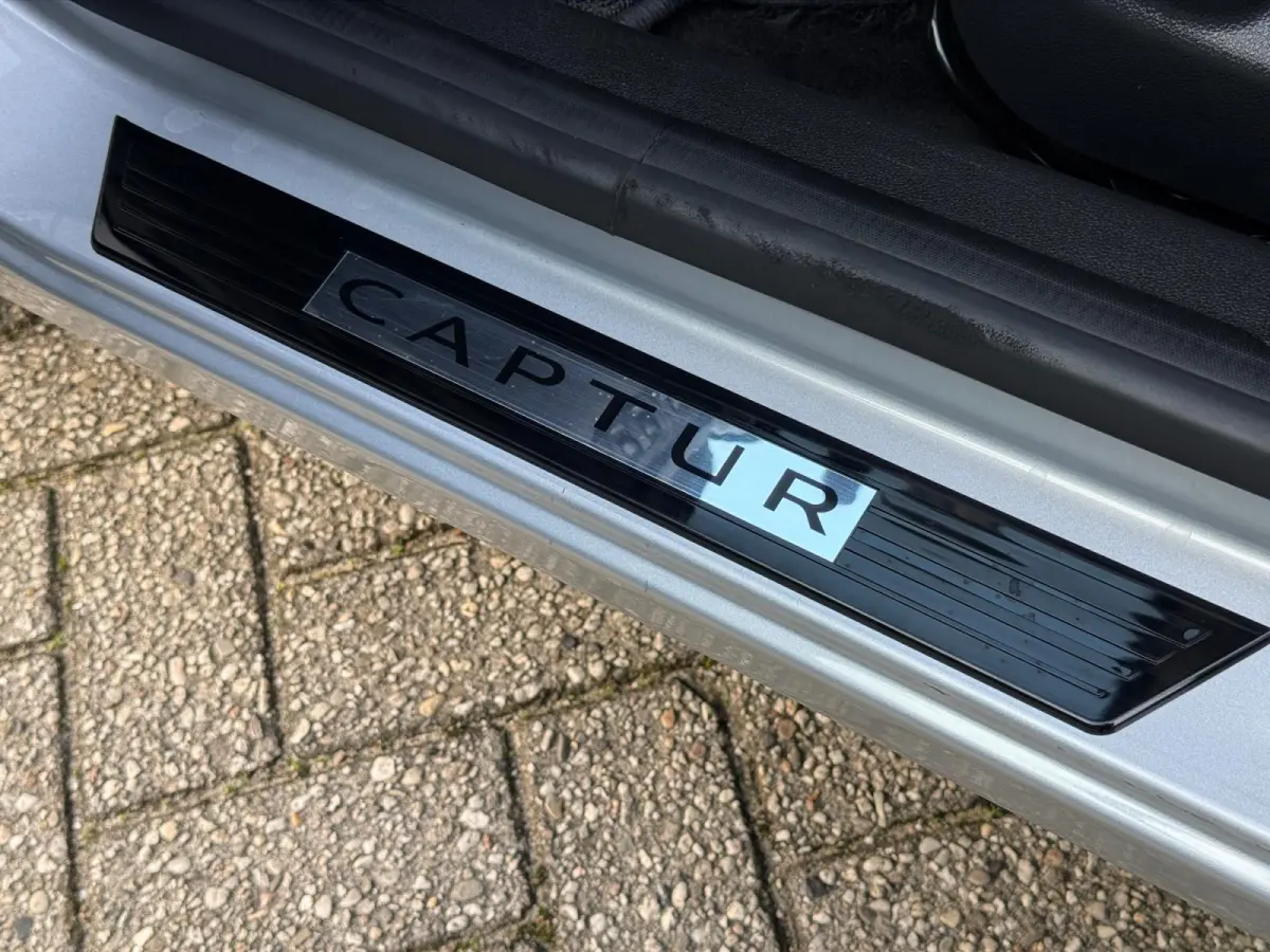 1.3 TCe Intens | Winterset + Zomerset | Trekhaak | Automaat | Camera | Keyless | LED | Dodehoek | Bluetooth | Navi | Lichtmetalen Velgen | 1 Jaar Bovag Garantie |