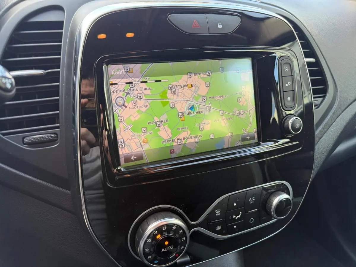1.3 TCe Intens | Winterset + Zomerset | Trekhaak | Automaat | Camera | Keyless | LED | Dodehoek | Bluetooth | Navi | Lichtmetalen Velgen | 1 Jaar Bovag Garantie |