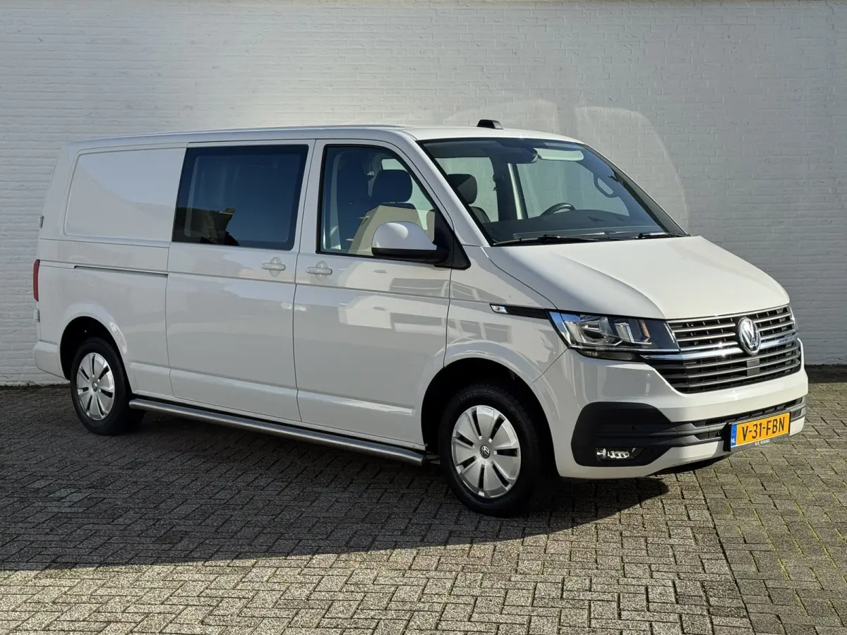 2.0 TDI L2H1 30 DC Highline Navi Airco Cruise Control Trekhaak Carplay All-Season Lat om Lat betimmert