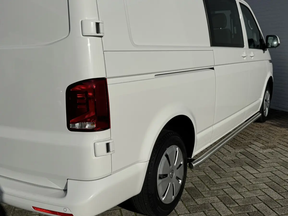 2.0 TDI L2H1 30 DC Highline Navi Airco Cruise Control Trekhaak Carplay All-Season Lat om Lat betimmert