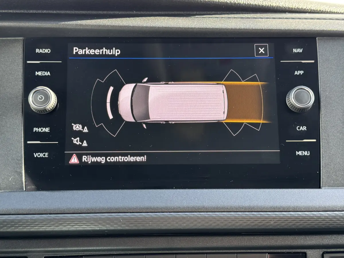 2.0 TDI L2H1 30 DC Highline Navi Airco Cruise Control Trekhaak Carplay All-Season Lat om Lat betimmert