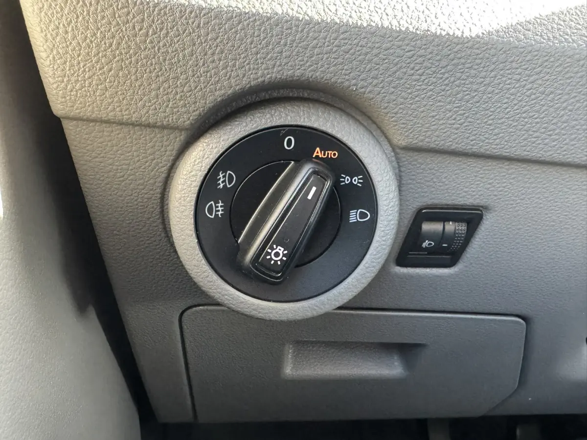 2.0 TDI L2H1 30 DC Highline Navi Airco Cruise Control Trekhaak Carplay All-Season Lat om Lat betimmert
