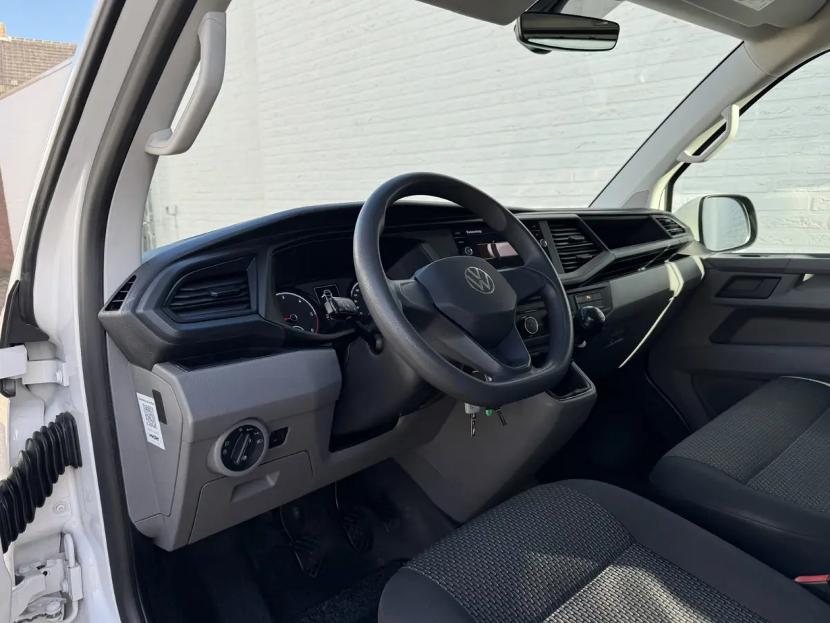 2.0 TDI L2H1 30 DC Highline Navi Airco Cruise Control Trekhaak Carplay All-Season Lat om Lat betimmert