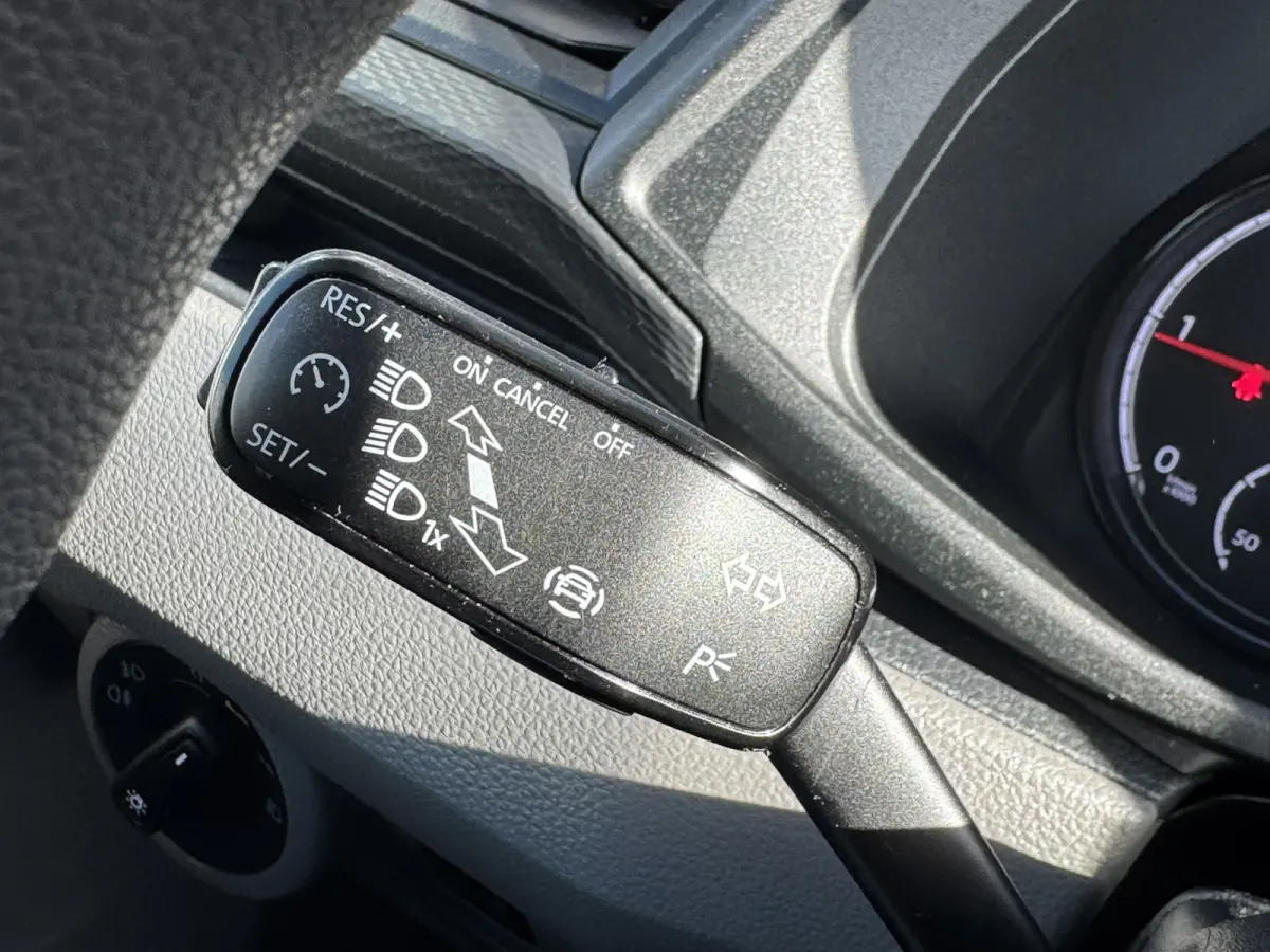2.0 TDI L2H1 30 DC Highline Navi Airco Cruise Control Trekhaak Carplay All-Season Lat om Lat betimmert